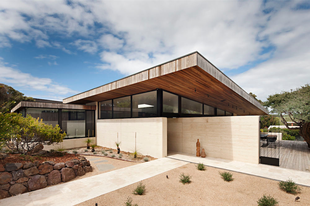 Robson Rak Architects – Layer House